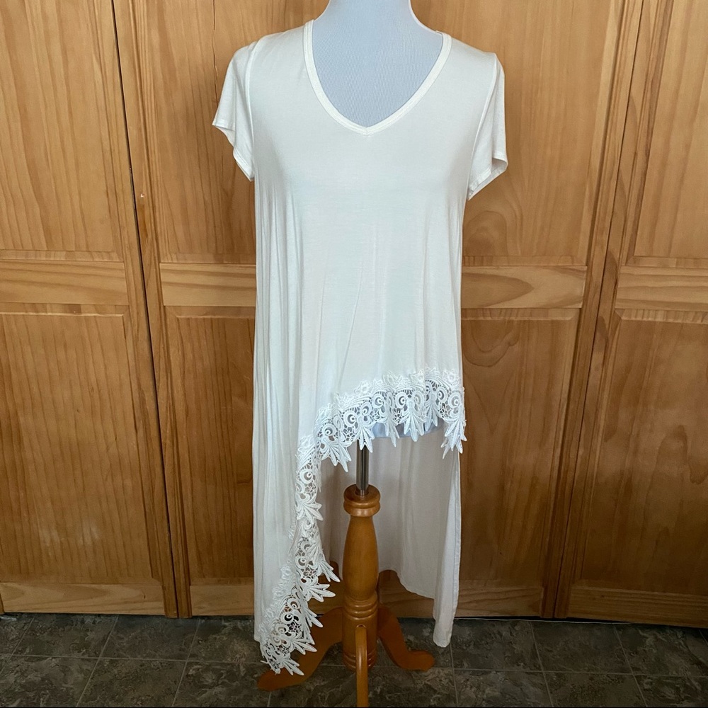 ⭐️ Asymmetrical High-Low Top - Picture 3 of 8